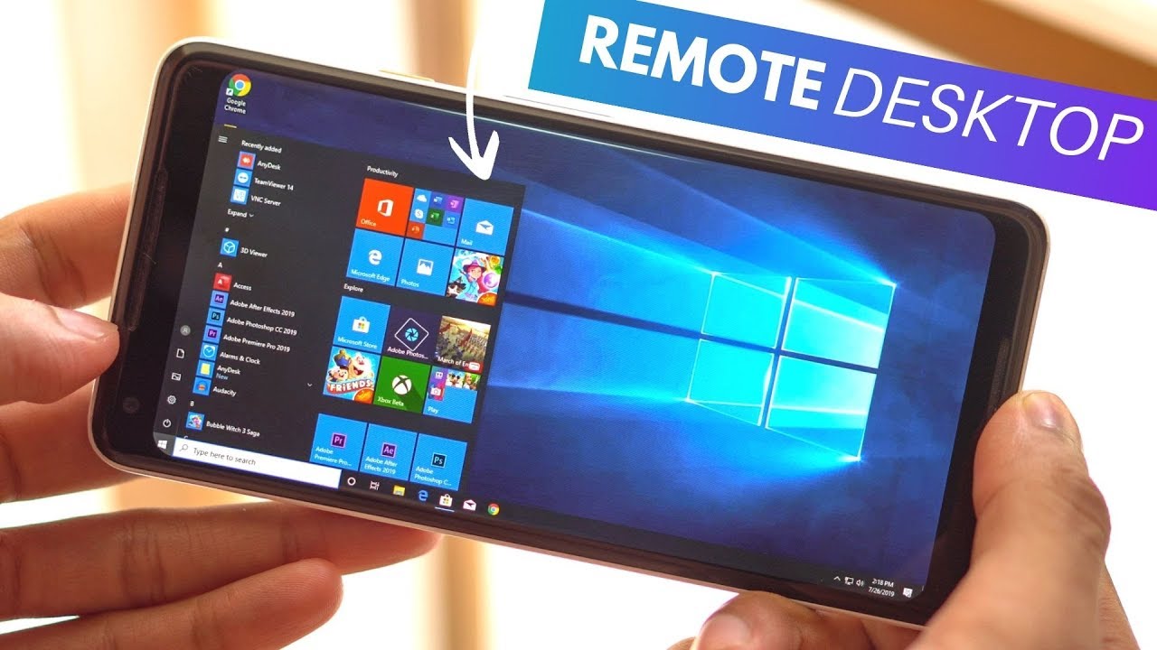 Seorang pengguna mengontrol PC dari HP Android