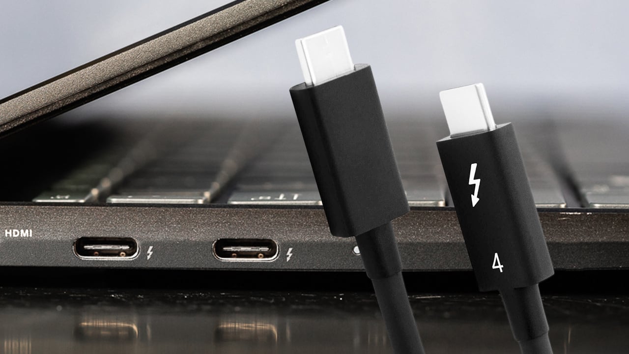 Sebuah laptop dengan port Thunderbolt 4 dan kabelnya